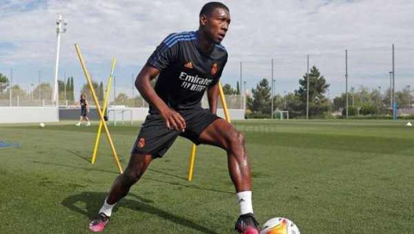 Isco Alarc&oacute;n y David Alaba, nuevos positivos por COVID en el Real Madrid