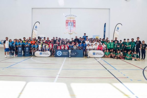 La fase previa occidental de los Campeonatos de Deportes en Edad Escolar de fútbol sala, para las tinerfeñas