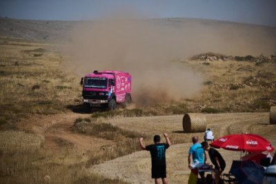 El Elefante Rosa se ve obligado a abandonar la Baja España Aragón 2024 por problema físico de su copilota