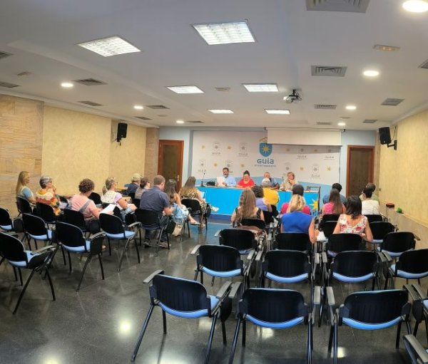 Guía: El Consejo Escolar Municipal se reúne para preparar el nuevo curso académico