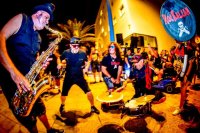 Lanzarote: Un hurac&aacute;n de autenticidad rockera llamado Carlos Tarque y la emotiva despedida de los Chikos del Ma&iacute;z&nbsp;