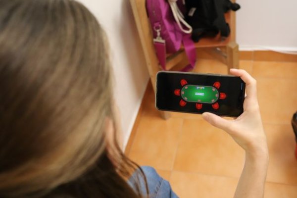 Crece la percepción de riesgo de adicción a los dispositivos entre la población adolescente en Canarias