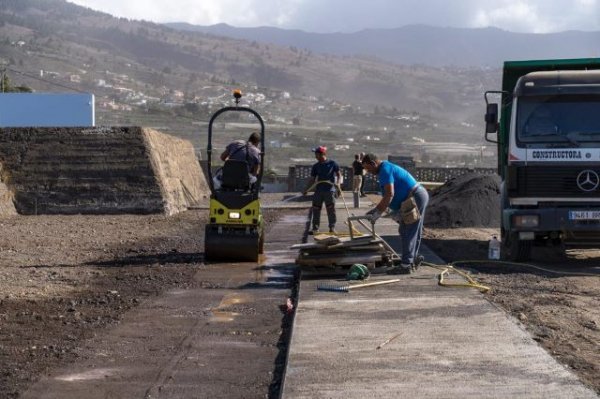 Vivienda comienza en Los Llanos el montaje de las primeras viviendas modulares para atender la emergencia