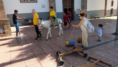 Los antiguos juegos tradicionales de Canarias y Puerto Rico llenan la Plaza de la Candelaria de Ingenio