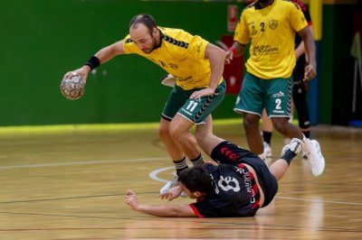 Balonmano: El G&aacute;ldar Gran Canaria paga su mala segunda parte ante Culleredo (33-32) (V&iacute;deo del partido)