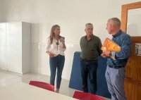 La alcaldesa de Agaete y el consejero de Empleo del Cabildo visitan las nuevas aulas de formación del municipio