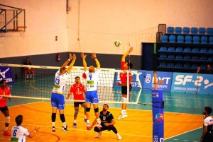 Voleibol Masculino: Convincente victoria del Arona Playa de Los Cristianos en su visita a Voley Playa Madrid