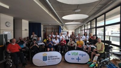 El Gobierno de Canarias impulsa la actividad física entre pacientes con lesión medular con tenis de mesa adaptado