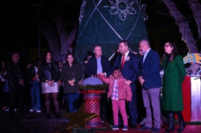 Gu&iacute;a dio el pistoletazo de salida a las fiestas navide&ntilde;as con el encendido del alumbrado y el Concierto de Los Gofiones