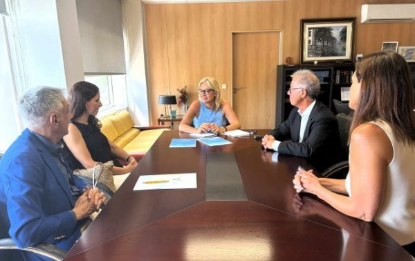 Monzón mantiene sendas reuniones con los Colegios Oficiales de Enfermería y de Psicología de Las Palmas