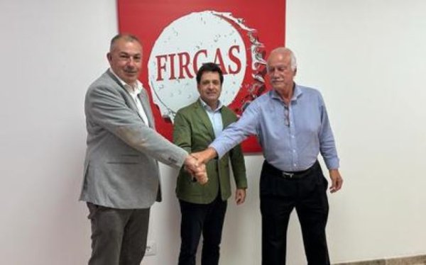 Villa de Firgas: Reunión con Aguas de Firgas para cerrar la colaboración de las fiestas patronales