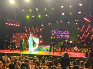 Lanzarote: Éxito rotundo y emoción a raudales en el concierto de Pastora Soler en El Salinero