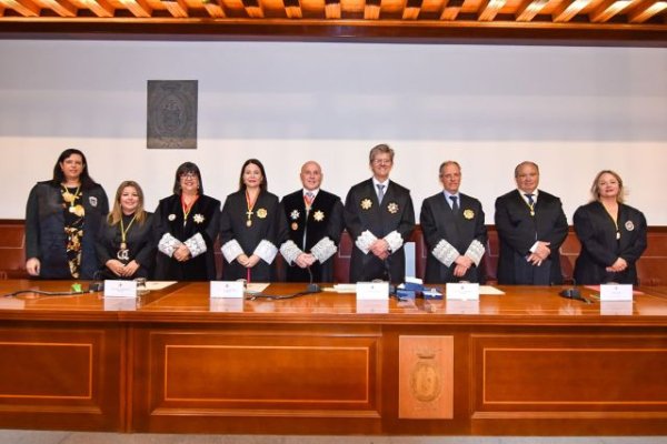 Carlos Enrique Vi&ntilde;a Romero, nuevo presidente  del Consejo Canario de Colegios de Abogados