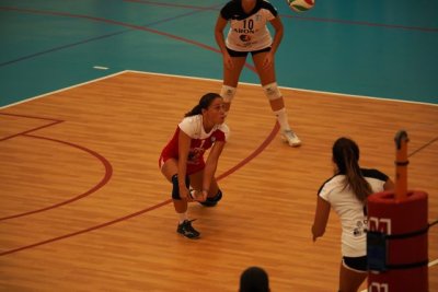 Voleibol Femenino: Contundente derrota del Arona LESS4MORE para comenzar la temporada