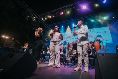 Gu&iacute;a: El Festival Ra&iacute;ces Guienses llena la Plaza Grande de talento local en una nueva y exitosa edici&oacute;n