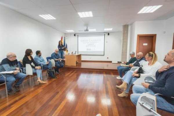 El IID y el COLEFC acuerdan con los municipios la implantación de los Parques Activos por la isla