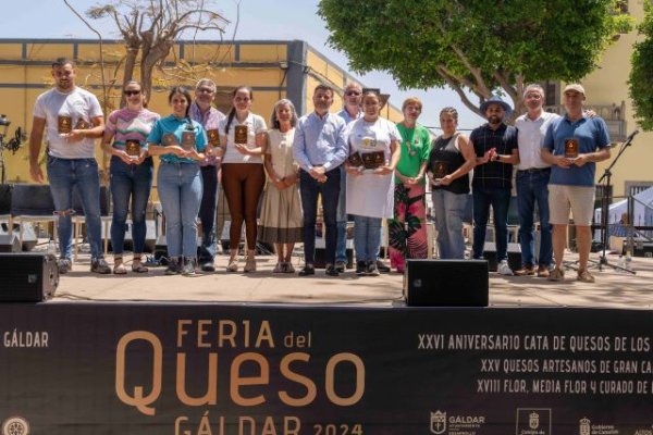 Gáldar reconoce sus mejores quesos en una gran jornada gastronómica en la Plaza de Santiago