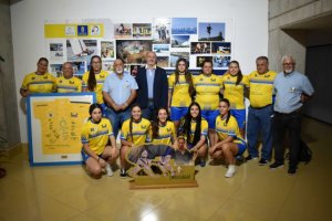 Recibimiento del Consejero de Deportes del Cabildo de Gran Canaria a las Campeonas del Teya Ramos