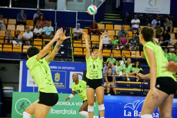 Voleibol Femenino: El CV Sayre consigue su primera victoria de la temporada en un emocionante partido contra el OCISA Haro Rioja