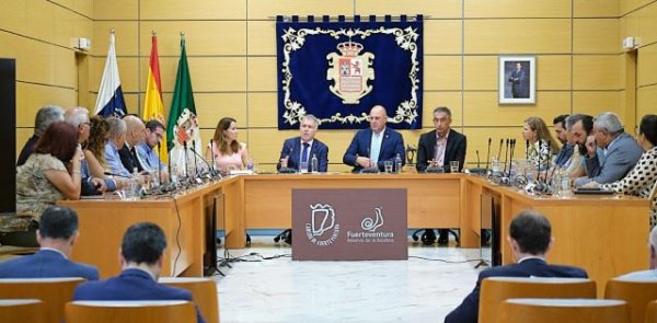 El presidente Torres remarca en su visita a Fuerteventura los avances logrados en sanidad, educaci&oacute;n y ciencia