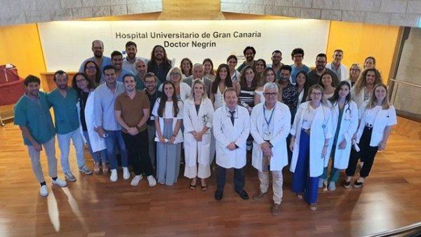 El Hospital Doctor Negrín homenajea a 36 nuevos especialistas que finalizaron en septiembre su período formativo