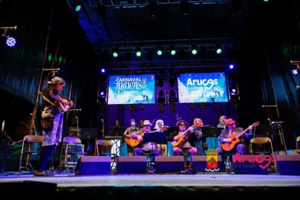 Arucas se llena de misterio, color y tradición con el Baile de Piñata