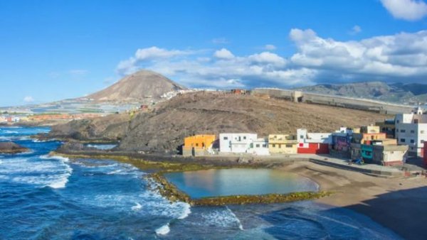 Gáldar: Corte al tráfico de la calle Bajitierra por el despliegue de la fibra óptica en Los Dos Roques