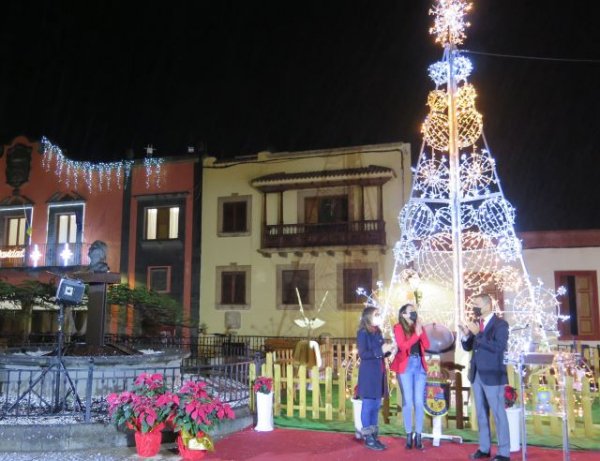 Guía dio el pistoletazo de salida a las fiestas con el encendido del alumbrado de Navidad