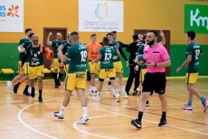 Balonmano: El Km13 G&aacute;ldar empata en casa del l&iacute;der y depender&aacute; de s&iacute; mismo (32-32)