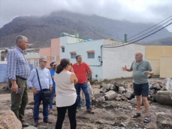 Los gerentes del Consejo Insular de Aguas y el Consorcio de Emergencias visitan La Aldea para conocer las consecuencias de la tormenta