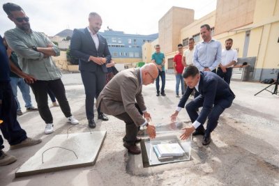 G&aacute;ldar coloca la primera piedra del aparcamiento del Saulo Tor&oacute;n y de la futura biblioteca y radio municipal