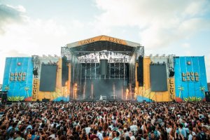 Lanzarote: Steve Aoki, sumo sacerdote en el altar de la música electrónica