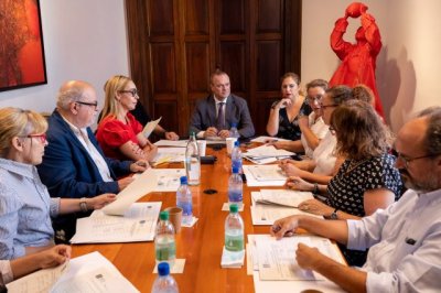 El Cabildo recibe 15 proyectos en el concurso para elegir la escultura que rinda homenaje a mujeres víctimas de violencia de género