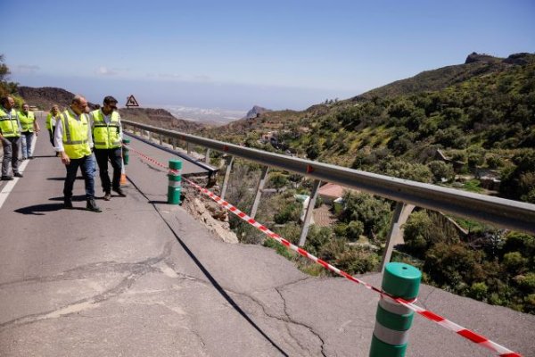 El Cabildo aprueba la emergencia de 18 obras para que Obras P&uacute;blicas puede reparar 21 carreteras afectadas por la borrasca Therese