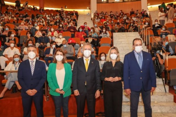 &Aacute;ngel V&iacute;ctor Torres inaugura el I Congreso de la Escuela de Pacientes de Canarias